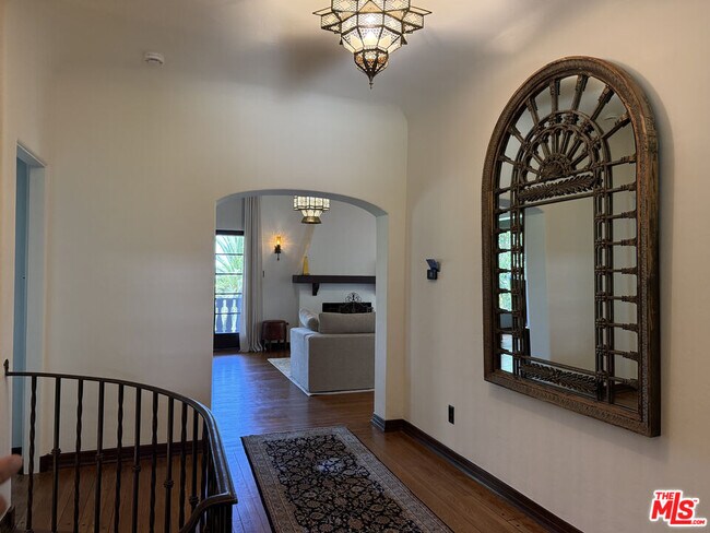 Building Photo - 3475 N Knoll Dr