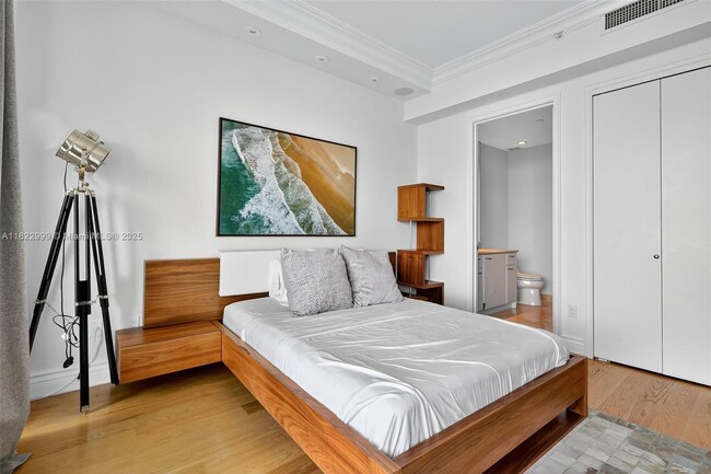 Building Photo - 20155 NE 38th Ct