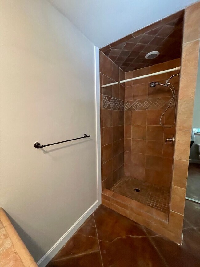 Building Photo - One Bedroom Apartment, Salt Lake City, $13...