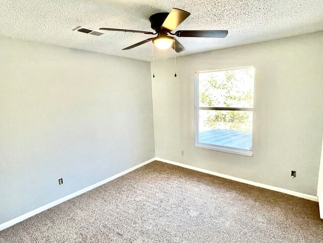 Building Photo - Upstairs Duplex in Southwest Austin!