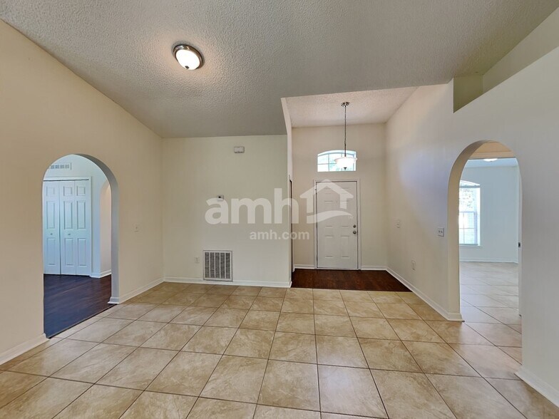 Building Photo - 2201 Pierce Arrow Dr