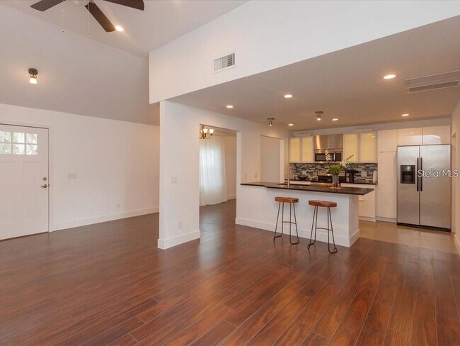 Building Photo - 1830 Staunton Ave