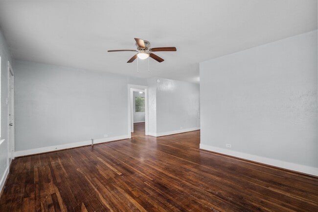 Building Photo - Cozy 3 Bedroom, 1 Bath Home - Spacious Liv...