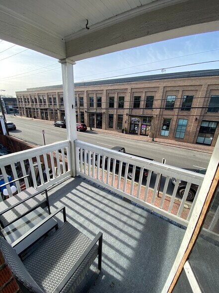 Building Photo - 2510 W Cary St