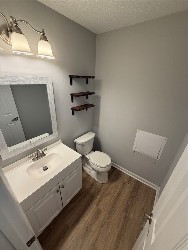 Building Photo - 112 Lynwood Dr