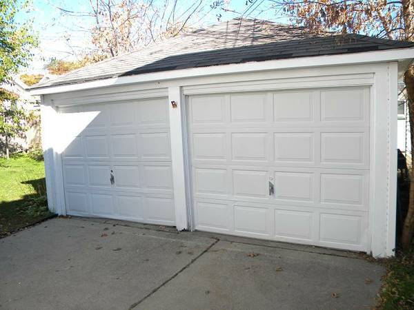 garage - 6037 39th Ave