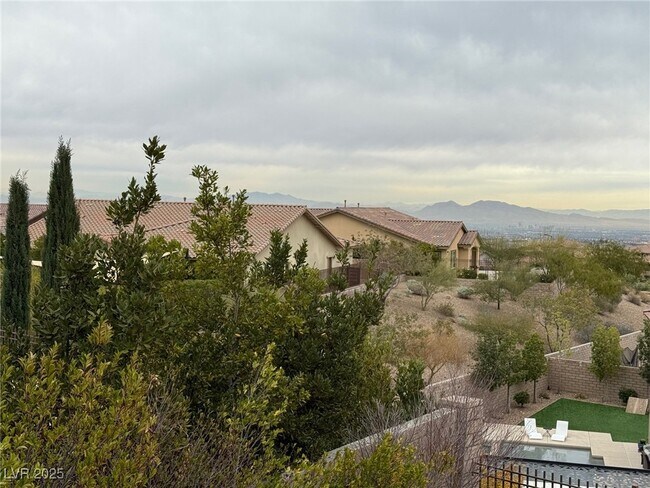 Building Photo - 304 Rezzo St