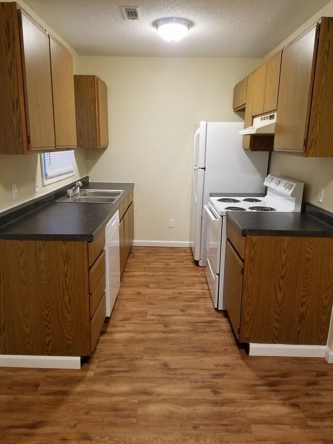 Building Photo - Dexter Grant Townhouses
