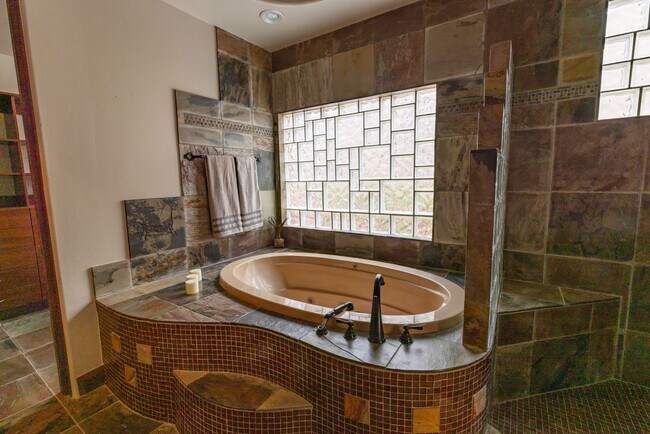 Building Photo - Furnished 3 Bedroom Entrada Home!!