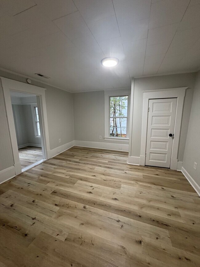 Building Photo - 2423 Patria St