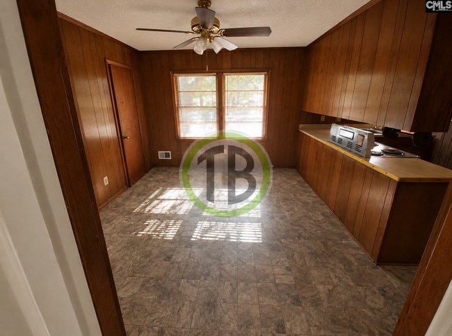 Building Photo - Single-level ranch home near downtown and Bull St District