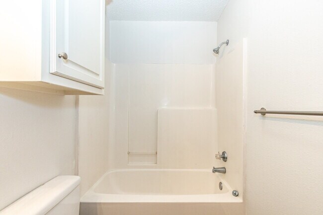 Building Photo - 2 Bedroom 2 Bathroom Duplex