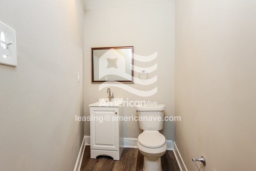 Building Photo - 4 Hemlock Dr