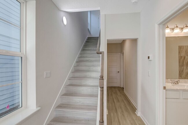 Building Photo - 408 S 8th St