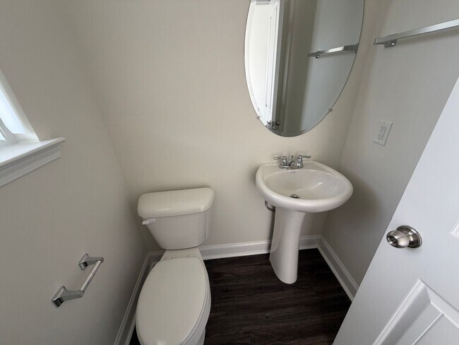 Building Photo - FOR RENT