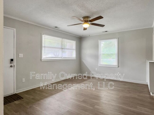 Building Photo - 5805 Chaucer Dr