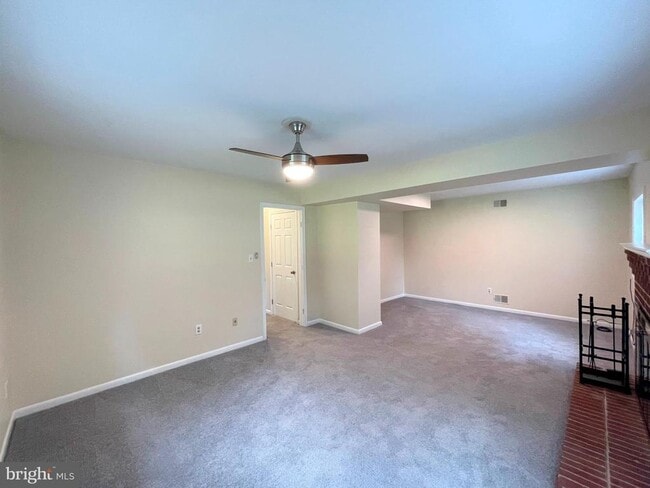 Building Photo - 40865 Spring House Ln