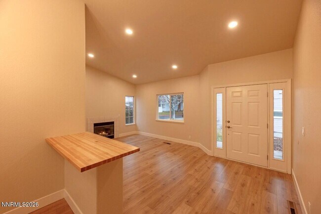 Building Photo - 7562 Wheeldale Cir