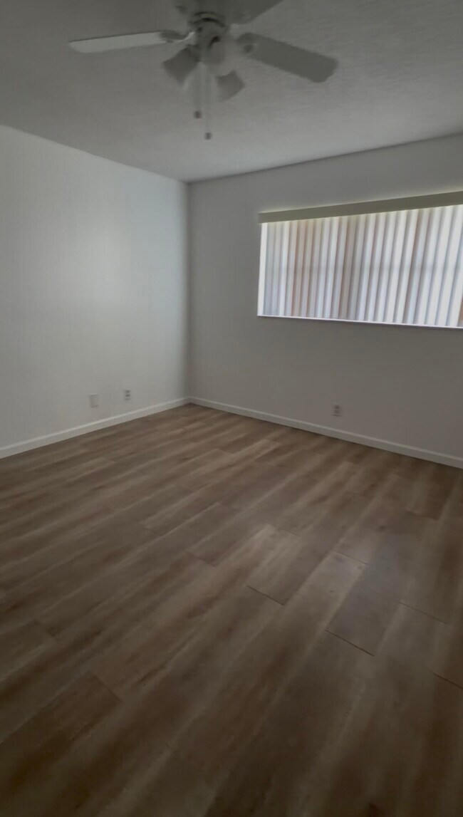 Building Photo - 8001 Fairview Dr