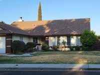 Building Photo - 1812 College Greens Dr