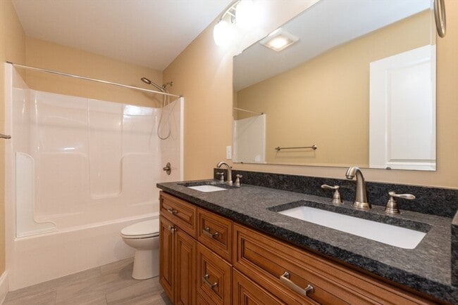 Building Photo - 15 Hialeah Ln