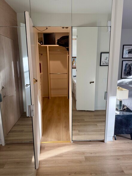 Building Photo - 910 Benedict Canyon Dr