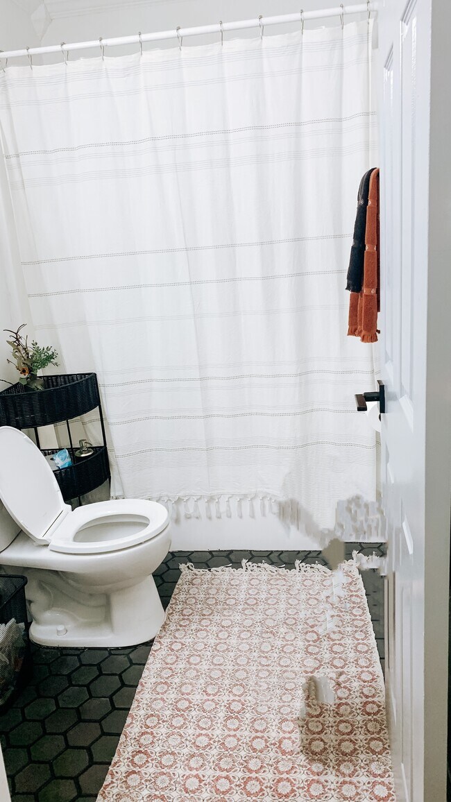 Building Photo - 178 Westwood Cir