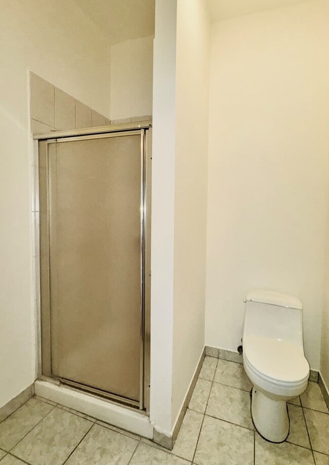 Building Photo - 6128 S Kenwood Ave