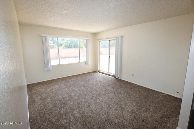 Building Photo - 2407 W Dunbar Dr