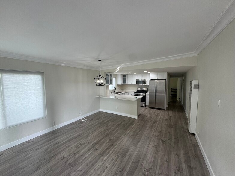 Building Photo - 31671 Seacove Dr