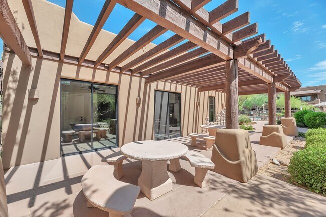 Building Photo - Beautiful 2-Bedroom Condo in Prime Scottsd...