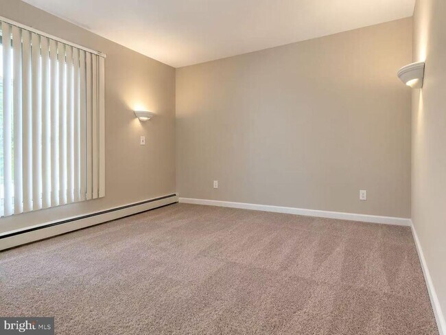 Building Photo - 301 Browning Ln