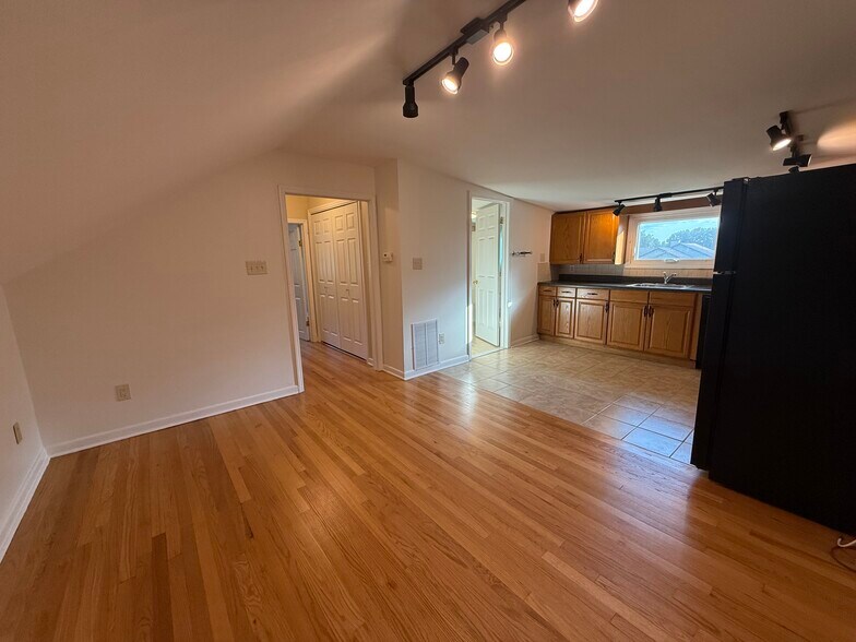 Vaulted Ceiling & Track Lighting! - 26 Patricia Ln