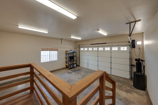 Building Photo - Spacious 3 Bed, 2 Bath Home with Acreage, ...