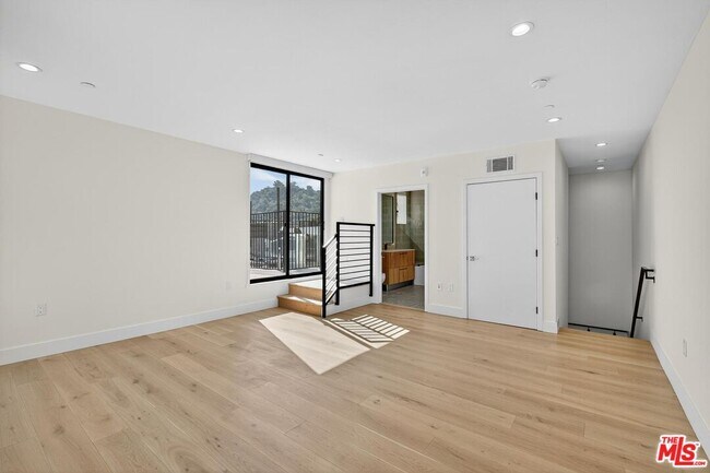 Building Photo - 2412 Eads St