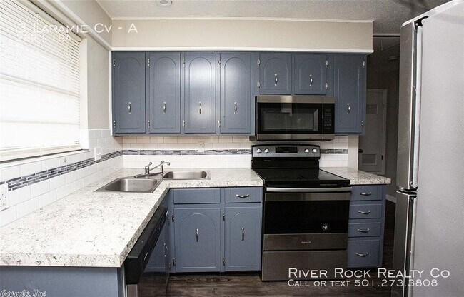 Building Photo - 3 Laramie Cv - A - 2 beds, 1 full bath