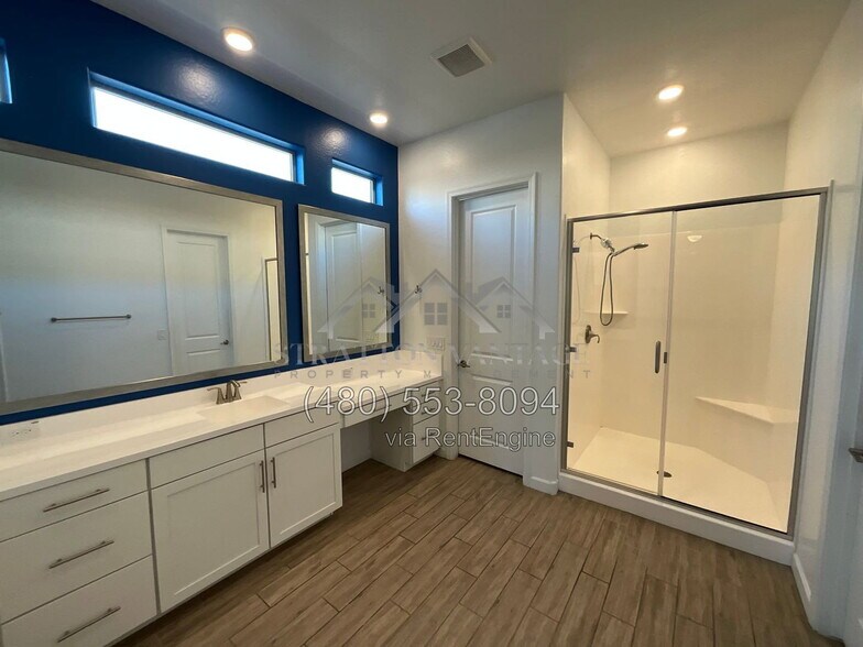Building Photo - 517 S 197th Ln