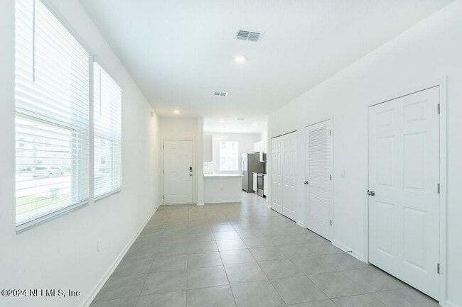 Building Photo - 215 Elmhurst Ln