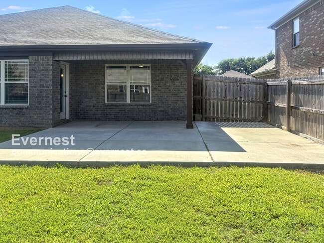 Building Photo - 121 Beaver Brook Pl