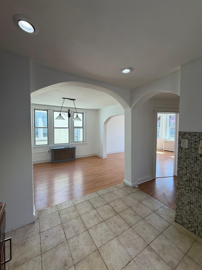 Building Photo - 214 72nd St