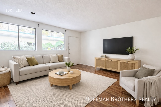 Building Photo - 4033 Sunset Blvd