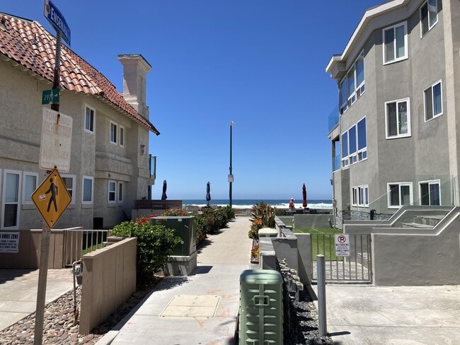 Building Photo - 718 Ensenada Ct