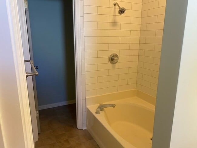 Building Photo - 3 bedroom, 2 bath; County Schools!