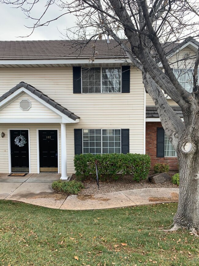 Building Photo - Lexington Hills 2 Bedroom