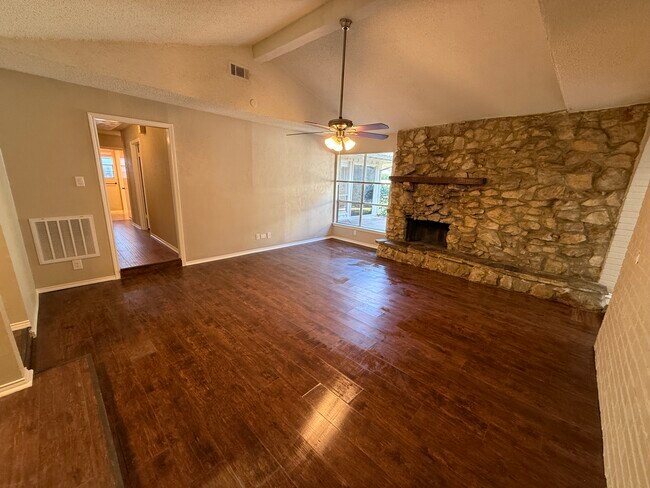 Building Photo - 1221 Holt Ave