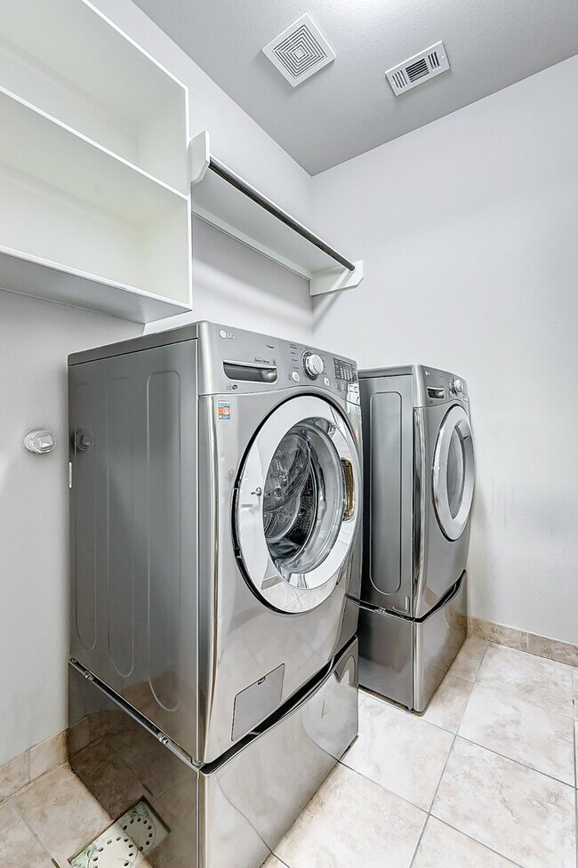 Building Photo - 2504 Beall St