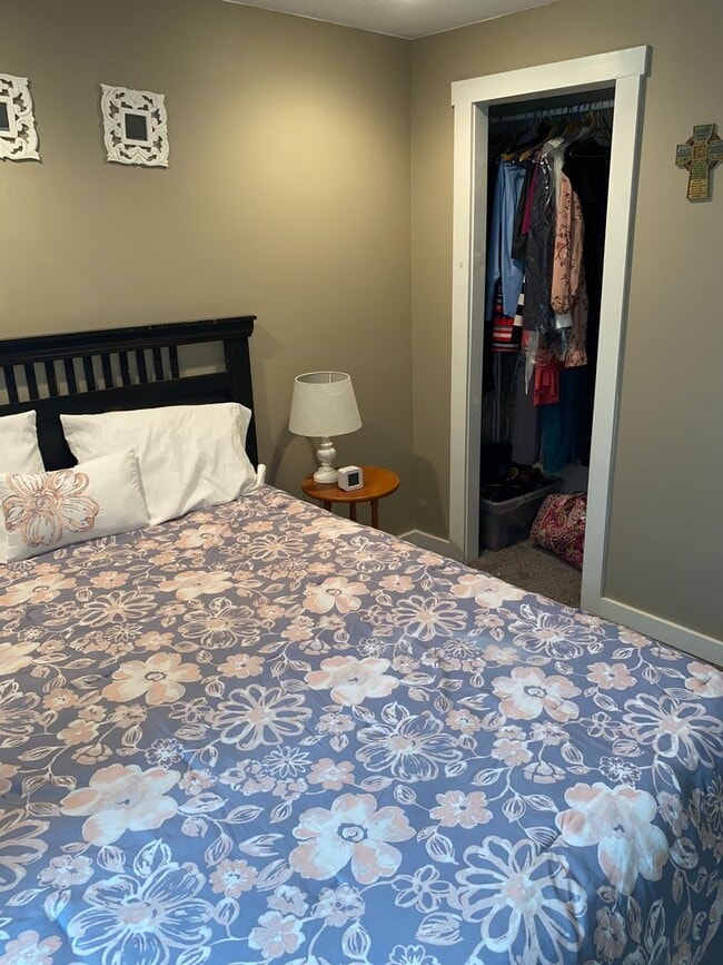 Building Photo - Single Family Home Available August 5th!