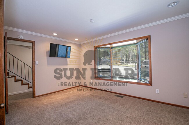Building Photo - Gorgeous Condo in Central Incline - Dog fr...