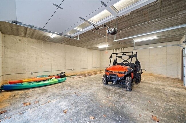 Building Photo - 5281 Laurel Ln