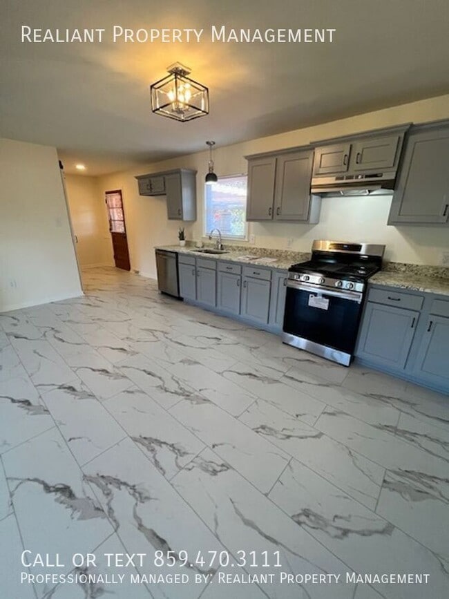 Building Photo - 501 Hickory Hill Dr